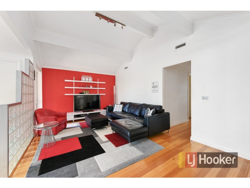 20 Paringa Boulevard, Meadow Heights VIC 3048