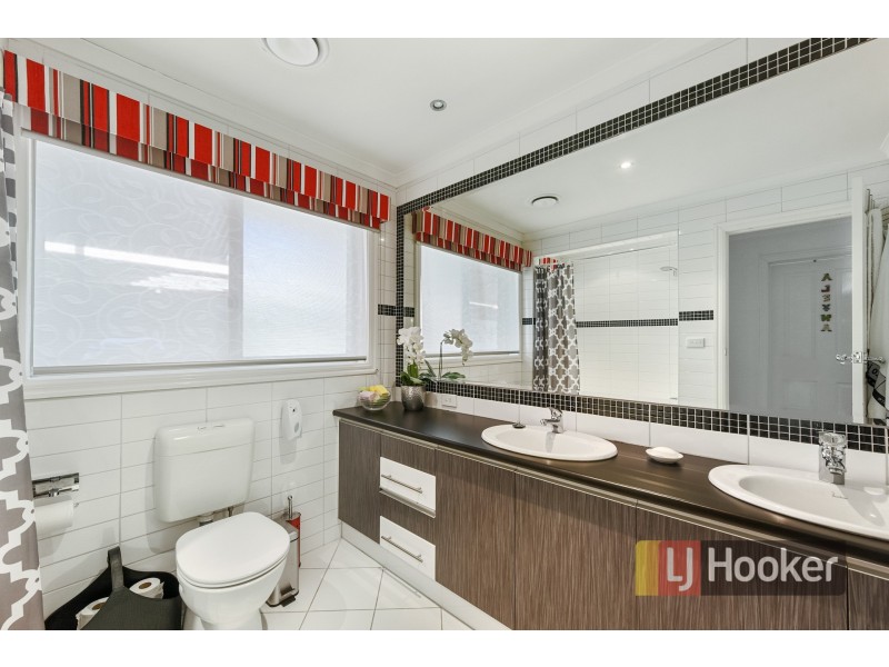 20 Paringa Boulevard, Meadow Heights VIC 3048