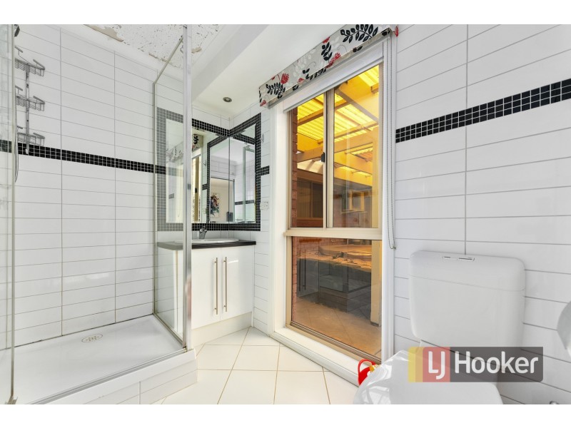 20 Paringa Boulevard, Meadow Heights VIC 3048