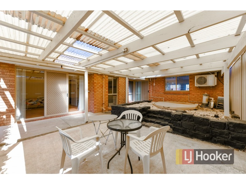 20 Paringa Boulevard, Meadow Heights VIC 3048