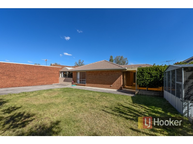 20 Paringa Boulevard, Meadow Heights VIC 3048