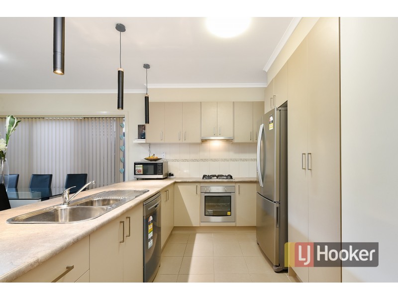 33 Aylmer Road, Lynbrook VIC 3975