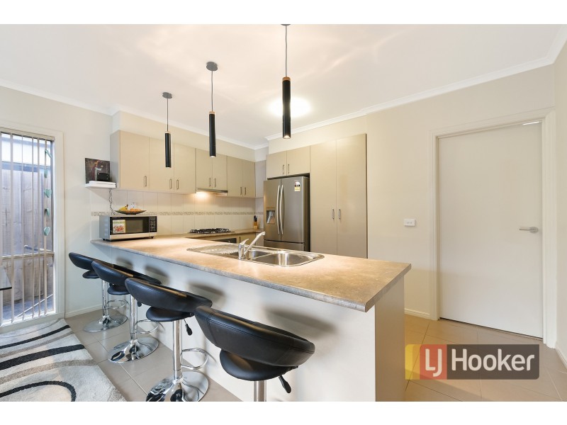 33 Aylmer Road, Lynbrook VIC 3975