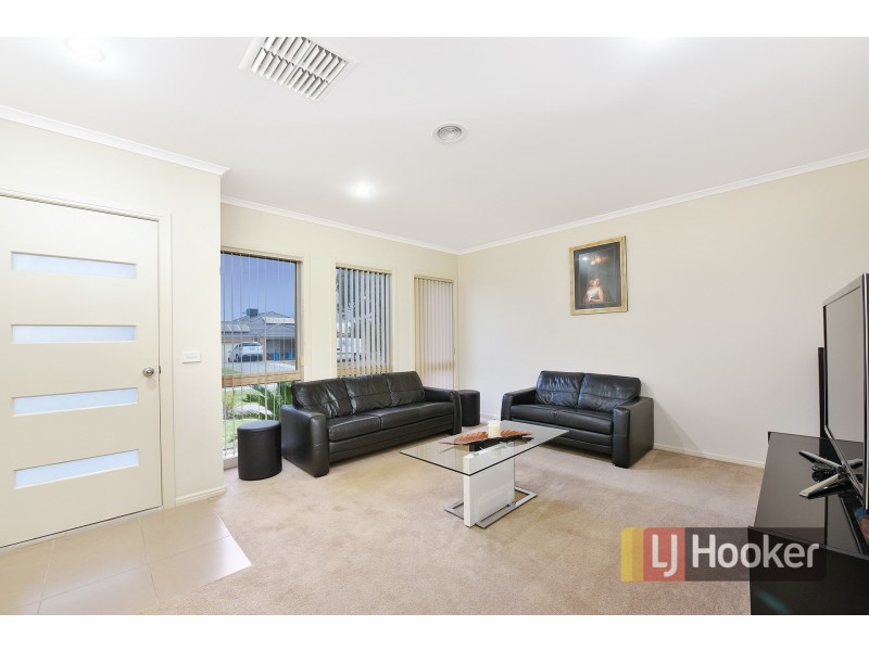 33 Aylmer Road, Lynbrook VIC 3975