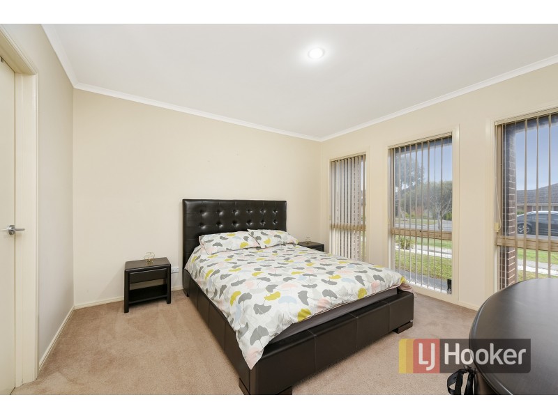 33 Aylmer Road, Lynbrook VIC 3975