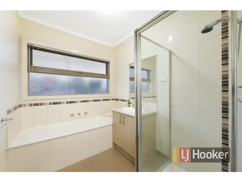 33 Aylmer Road, Lynbrook VIC 3975