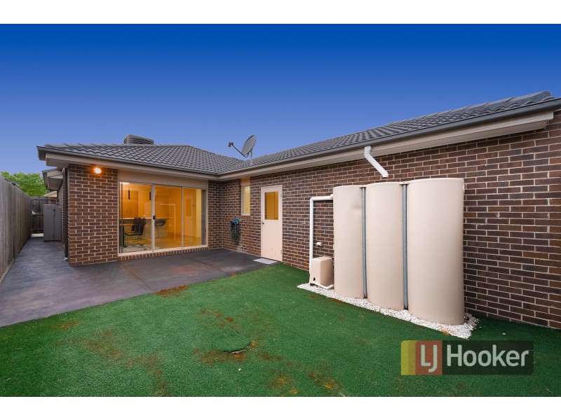 33 Aylmer Road, Lynbrook VIC 3975