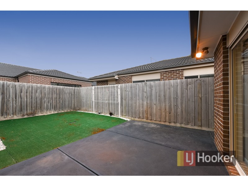 33 Aylmer Road, Lynbrook VIC 3975