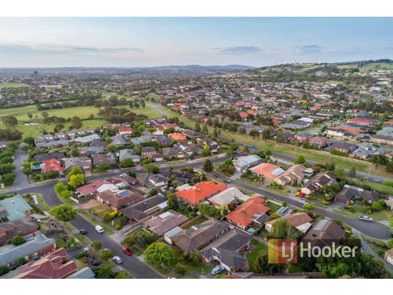 5 Pembroke Court, Berwick VIC 3806