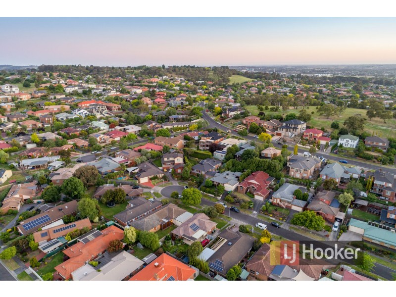 5 Pembroke Court, Berwick VIC 3806