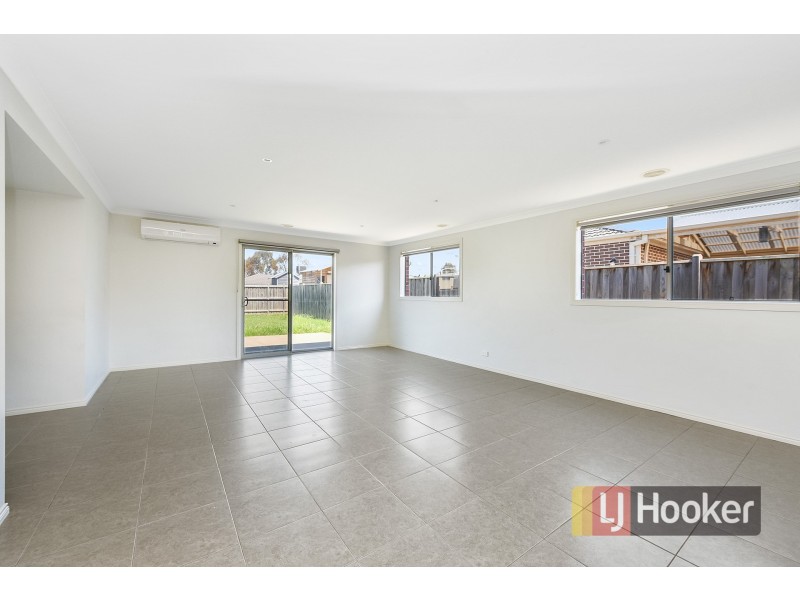 9 Wesson Way, Cranbourne East VIC 3977