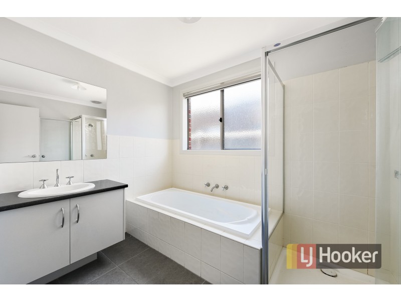 9 Wesson Way, Cranbourne East VIC 3977