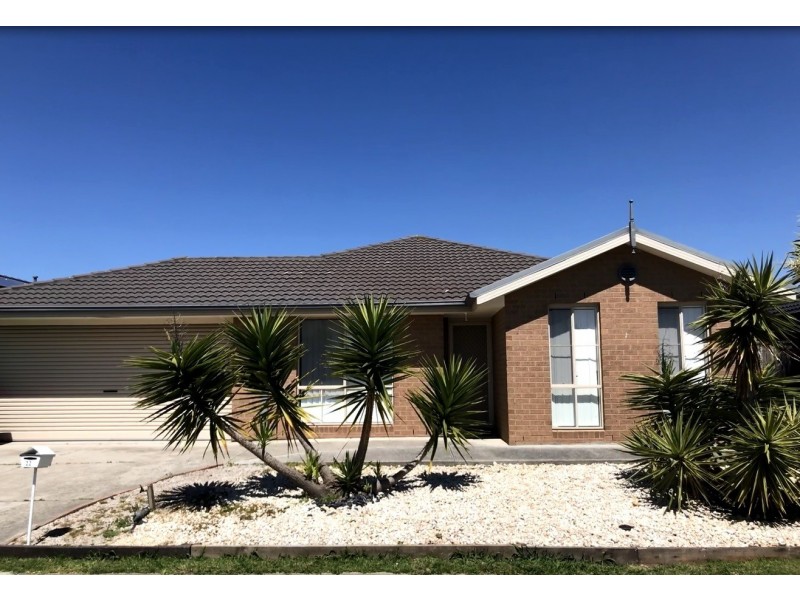 22 Flametree Circuit, Cranbourne VIC 3977