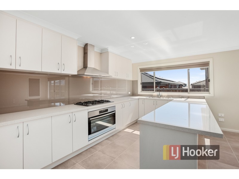 40 Barley Crescent, Clyde North VIC 3978