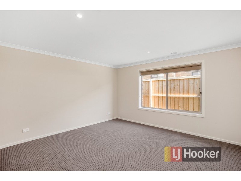 40 Barley Crescent, Clyde North VIC 3978