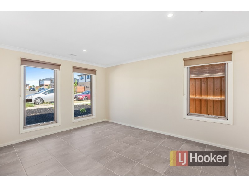 40 Barley Crescent, Clyde North VIC 3978
