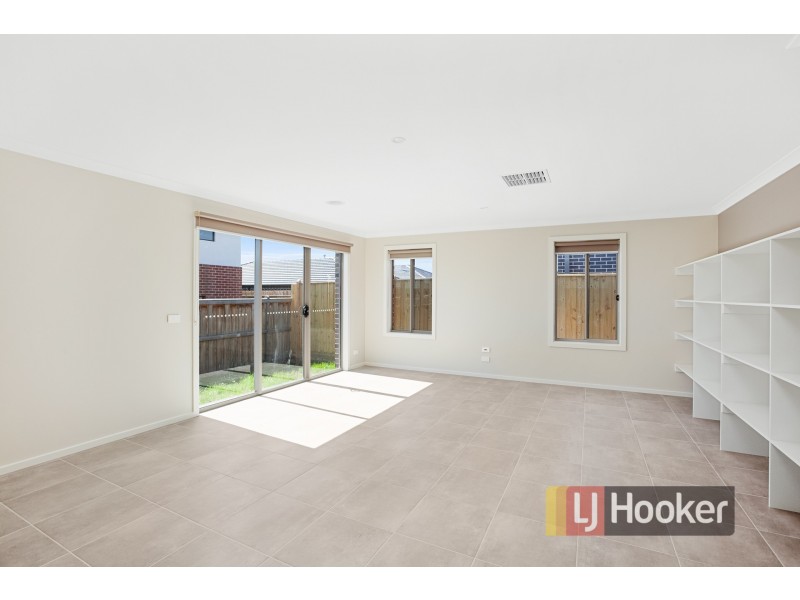 40 Barley Crescent, Clyde North VIC 3978