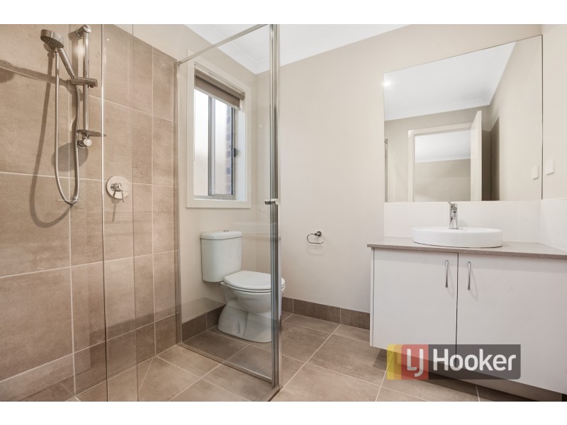 40 Barley Crescent, Clyde North VIC 3978