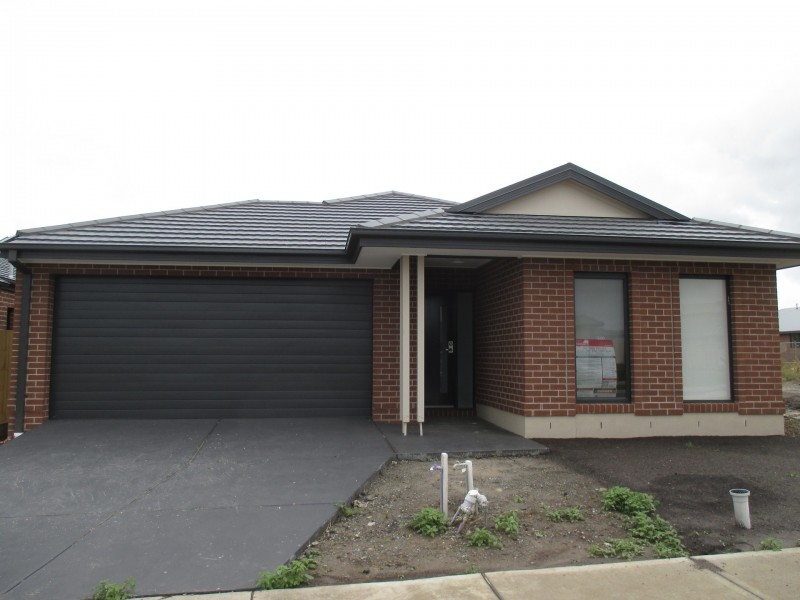 34 Hartland Drive, Cranbourne North VIC 3977