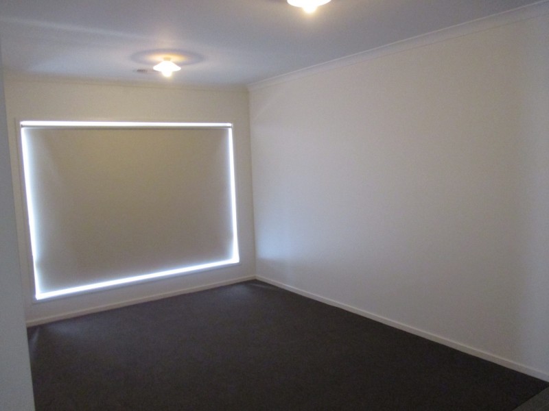 34 Hartland Drive, Cranbourne North VIC 3977