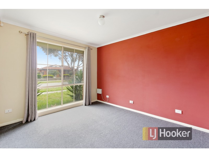 12 Montrose Way, Cranbourne West VIC 3977
