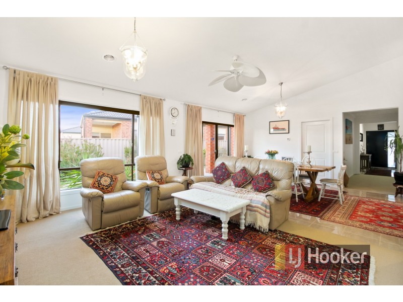 55 Villella Drive, Pakenham VIC 3810