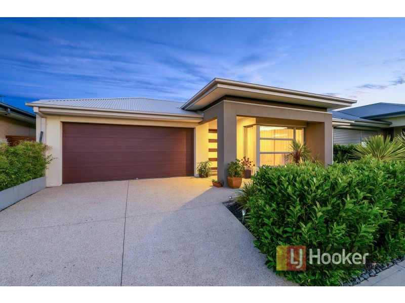 7 Lipizzan Way, Clyde North VIC 3978