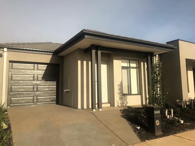 5 Rothschild Avenue, Clyde VIC 3978