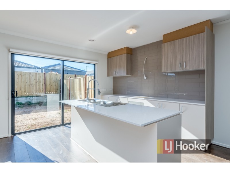 5 Rothschild Avenue, Clyde VIC 3978