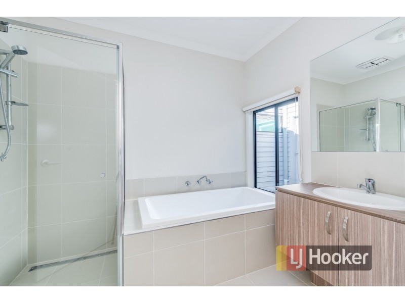 5 Rothschild Avenue, Clyde VIC 3978