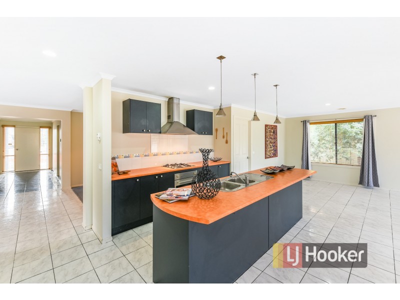 7 Winton Retreat, Cranbourne East VIC 3977