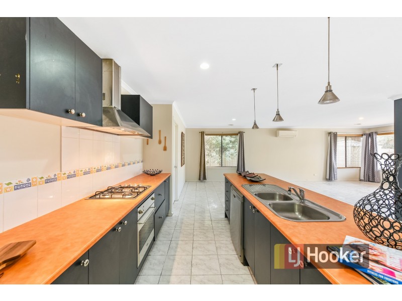 7 Winton Retreat, Cranbourne East VIC 3977