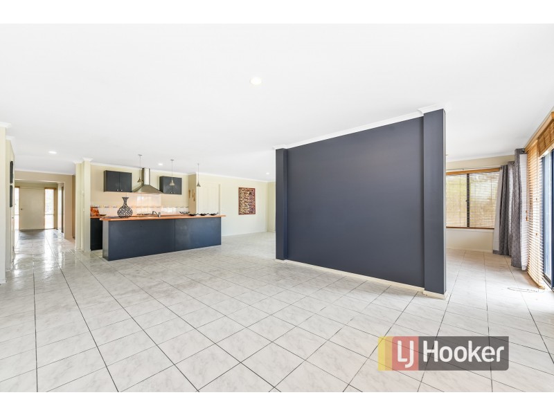 7 Winton Retreat, Cranbourne East VIC 3977