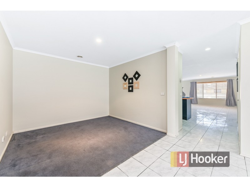 7 Winton Retreat, Cranbourne East VIC 3977