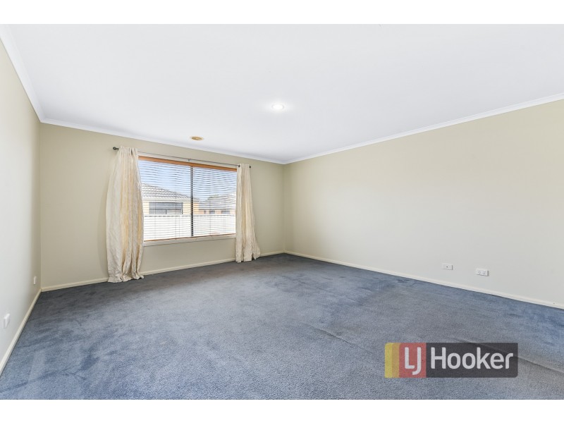 7 Winton Retreat, Cranbourne East VIC 3977