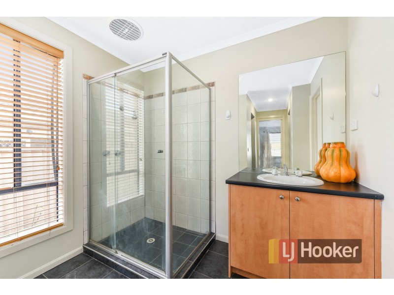 7 Winton Retreat, Cranbourne East VIC 3977