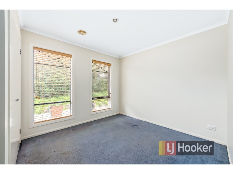 7 Winton Retreat, Cranbourne East VIC 3977