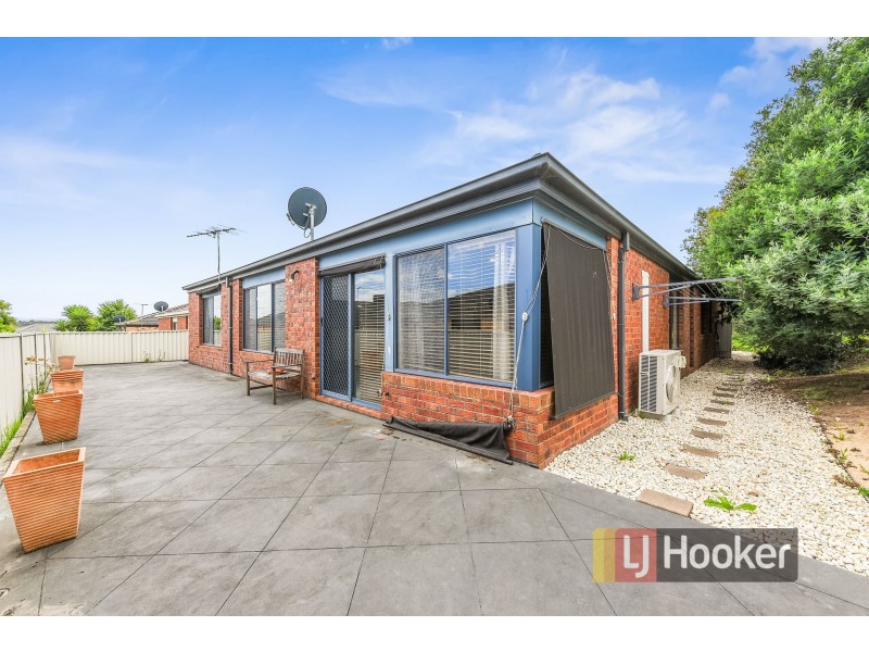 7 Winton Retreat, Cranbourne East VIC 3977