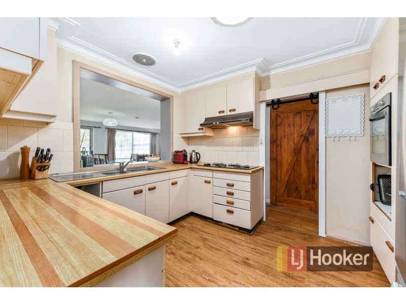 8 The Fairway, Hampton Park VIC 3976