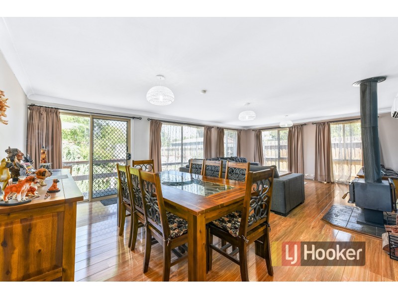 8 The Fairway, Hampton Park VIC 3976