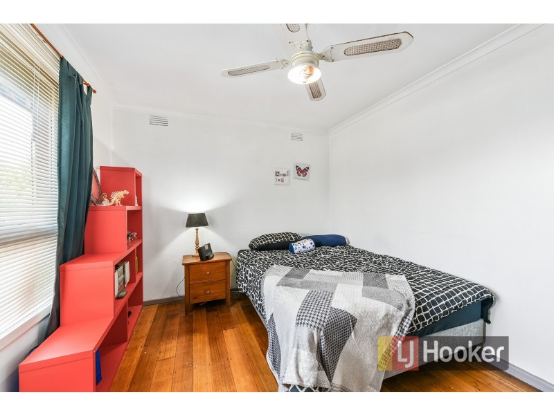 8 The Fairway, Hampton Park VIC 3976