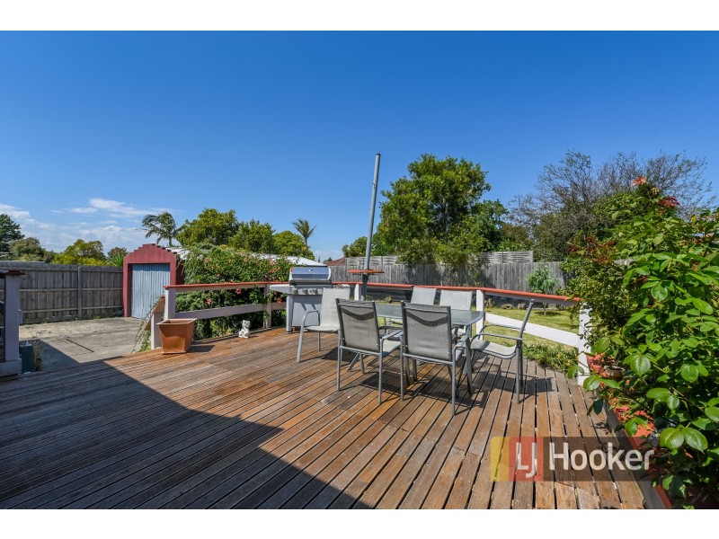 8 The Fairway, Hampton Park VIC 3976