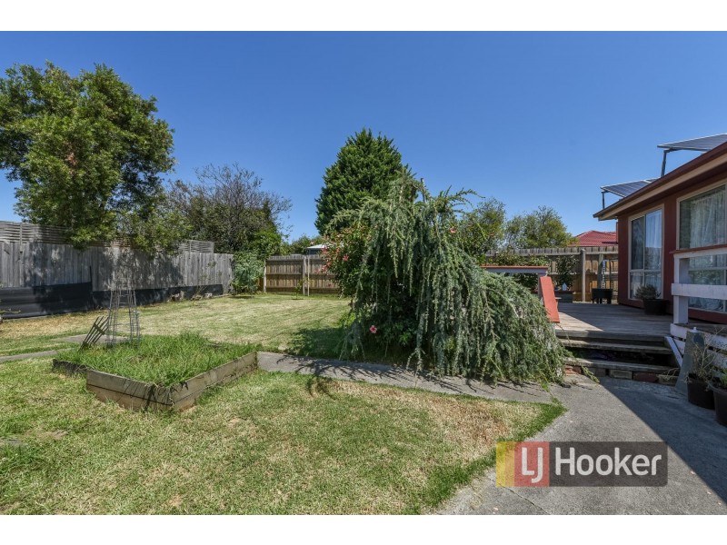 8 The Fairway, Hampton Park VIC 3976