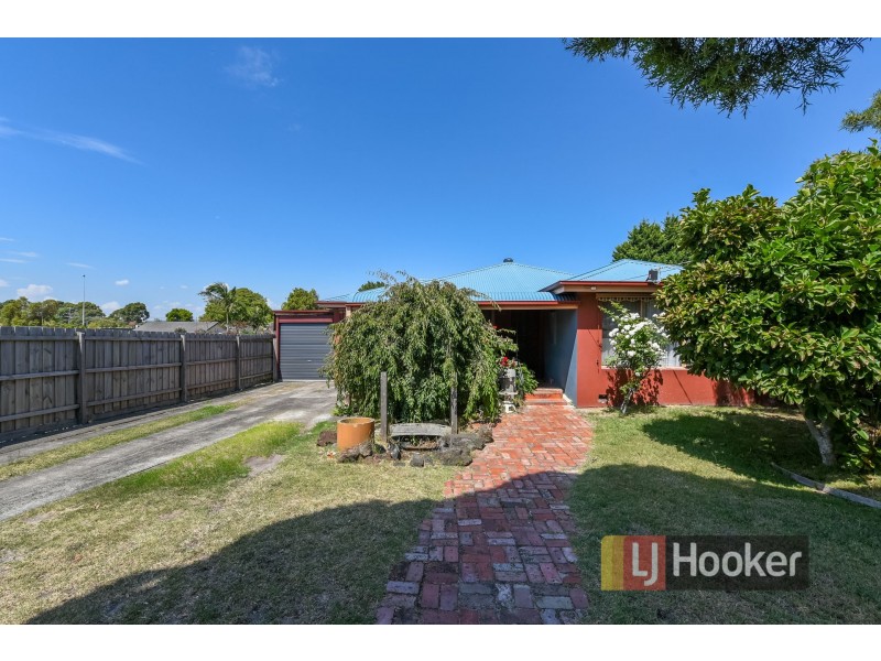 8 The Fairway, Hampton Park VIC 3976