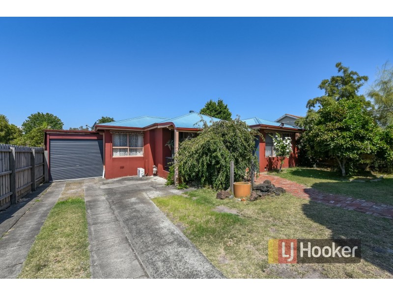 8 The Fairway, Hampton Park VIC 3976