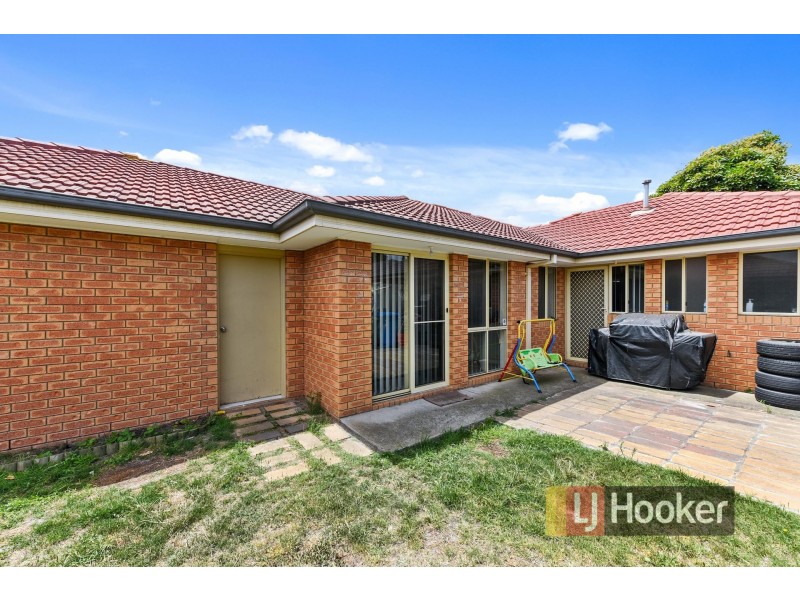 Unit 1/17 Linmac Court, Hampton Park VIC 3976