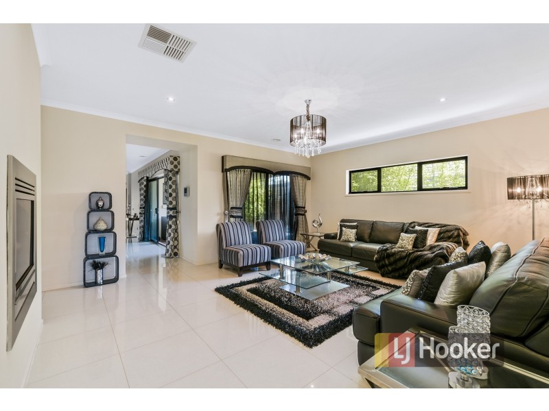 5 Boldrewood Place, Lynbrook VIC 3975