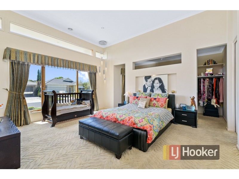 5 Boldrewood Place, Lynbrook VIC 3975