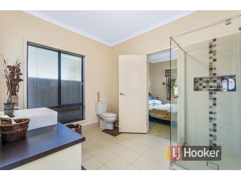 5 Boldrewood Place, Lynbrook VIC 3975