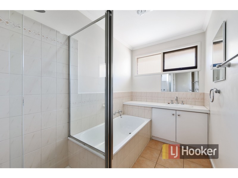 27 Simon Court, Hampton Park VIC 3976